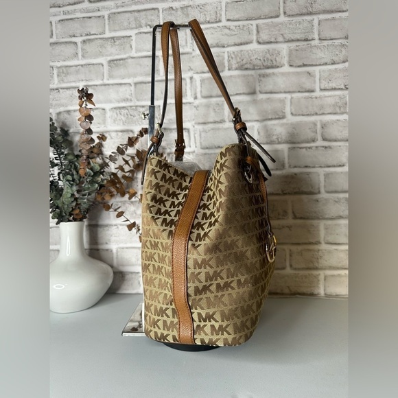 Michael Kors shoulderbag Jet set style snap closure open closure tote handbag - Picture 4 of 15